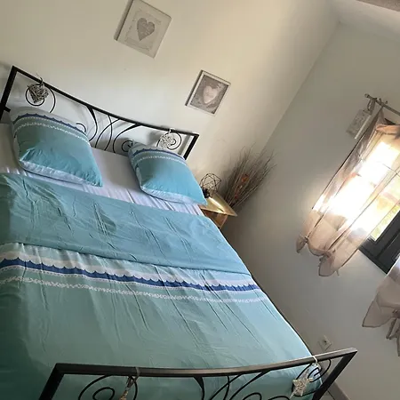 Marie Belle, Entre Mer, Etang Et Abricotier