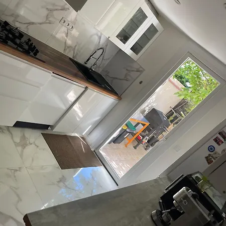 Marie Belle, Entre Mer, Etang Et Abricotier 펜션 프롱티냥