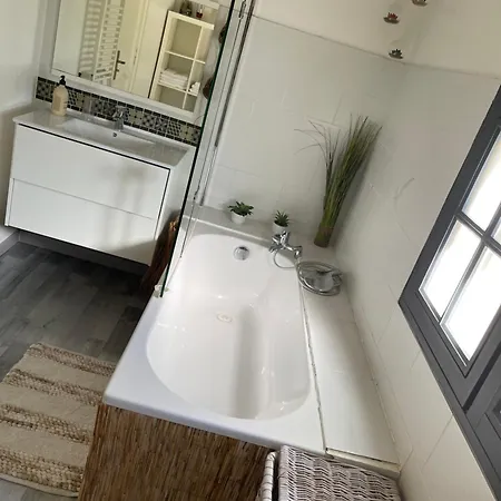 펜션 Marie Belle, Entre Mer, Etang Et Abricotier *