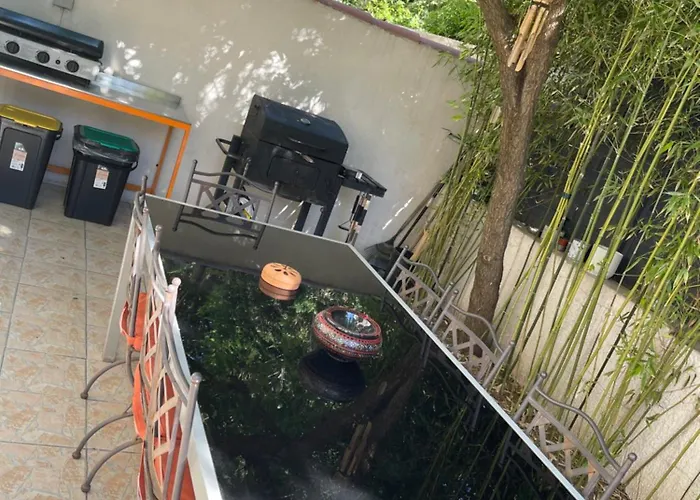 Marie Belle, Entre Mer, Etang Et Abricotier